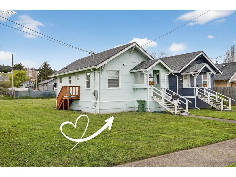 867 S 2ND ST, Coos Bay, OR 97420