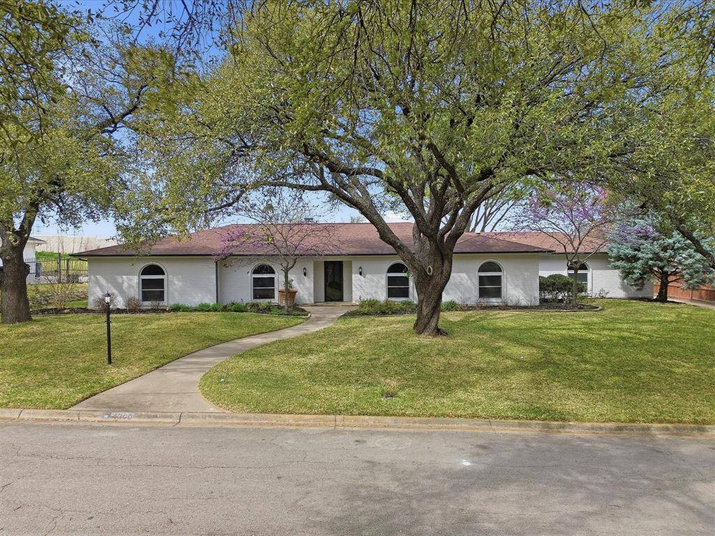 4300 Winding Way, Benbrook, TX 76126