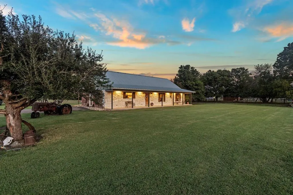 5285 County Road 3226, Lone Oak, TX 75453