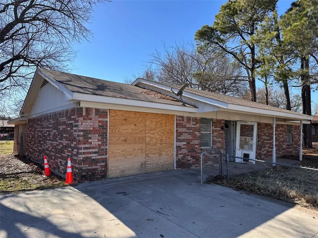 802 E Clay Street, Bowie, TX 76230