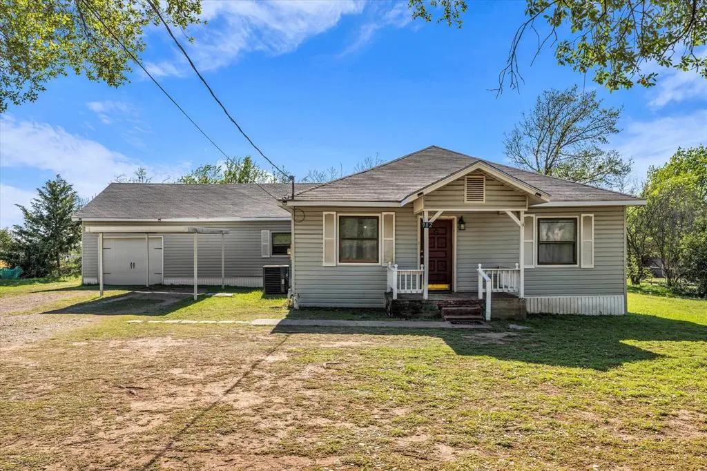 982 N Houston Street, Lorena, TX 76655