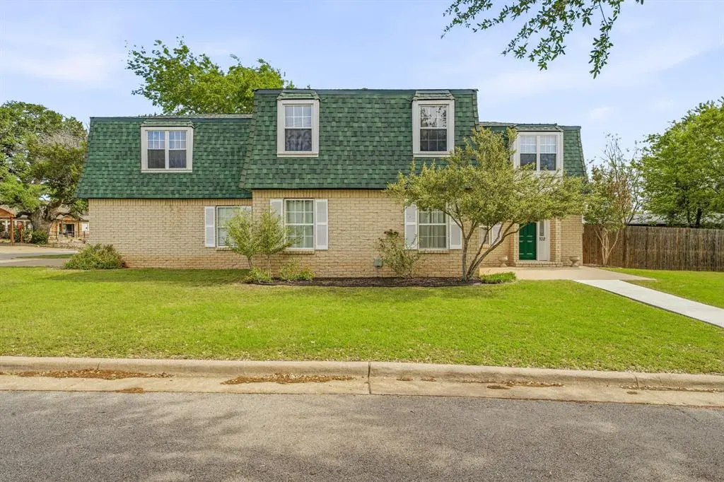 302 Hill Street, Glen Rose, TX 76043