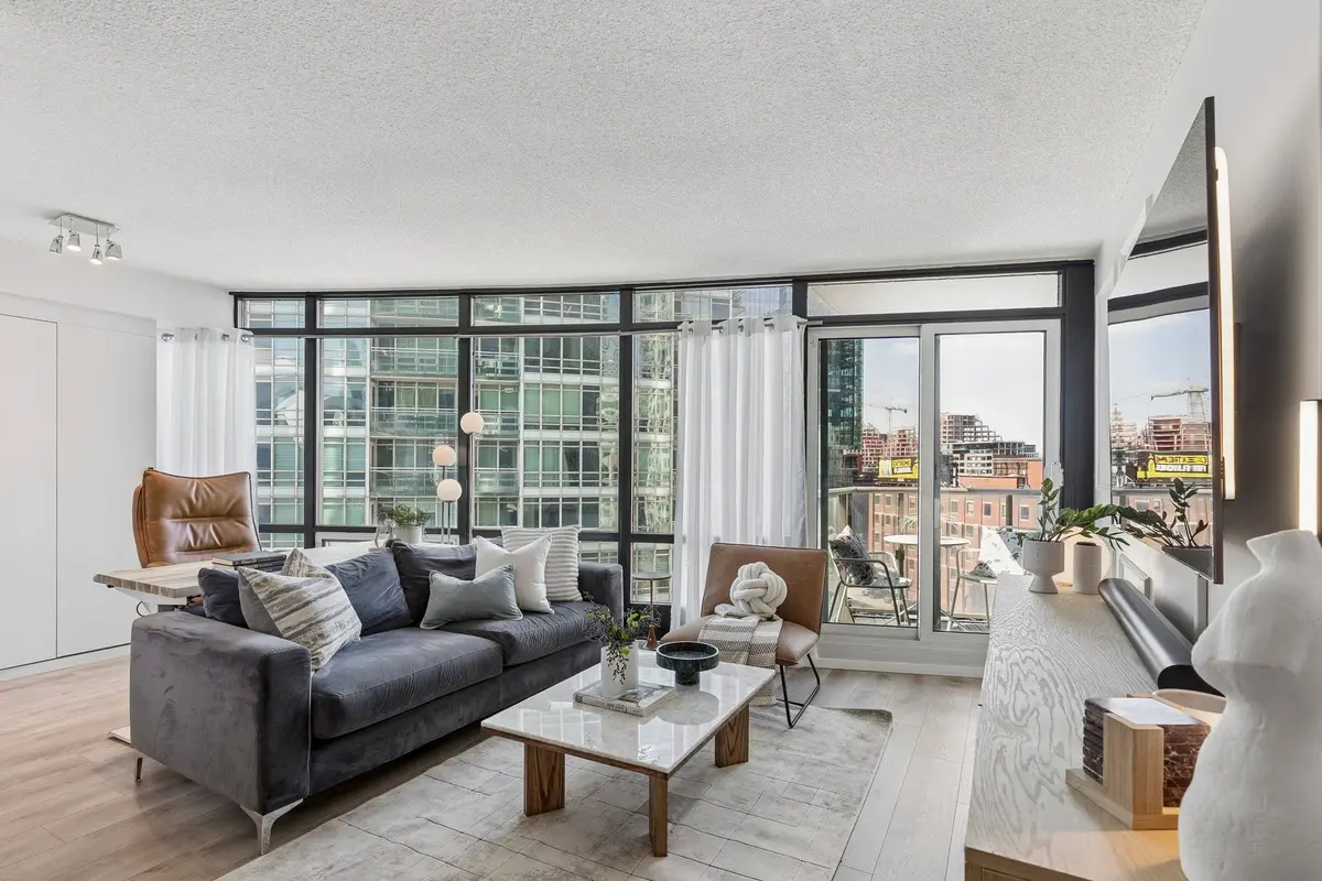 373 Front ST W #1102, Toronto C01, ON M5V 3R7