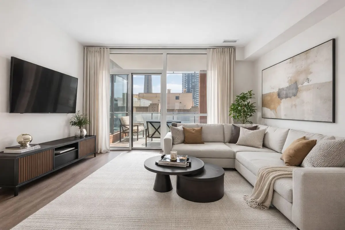 8 Mercer ST #2007, Toronto C01, ON M5V 0C4