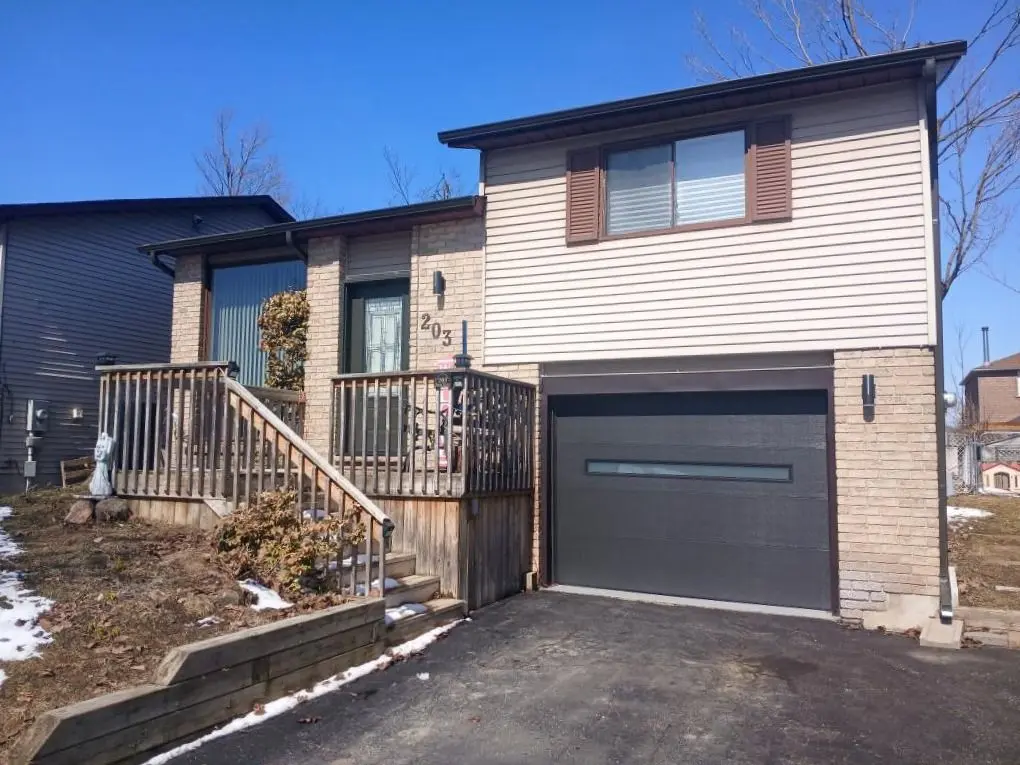 203 Burns CIR, Barrie, ON L4N 6A5