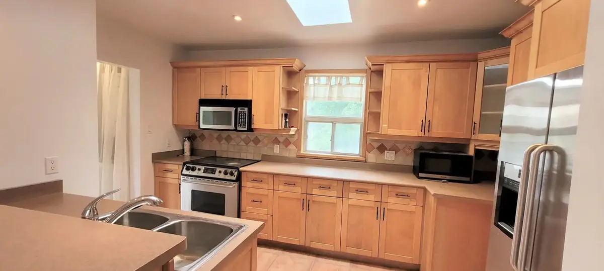 2 Rufford RD, Toronto W06, ON M8W 4V4