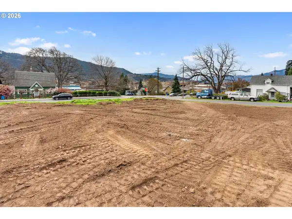 304 E HUMBOLDT ST, Bingen, WA 98605