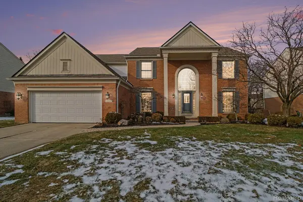 1901 Midchester DR, West Bloomfield Charter Township, MI 48324