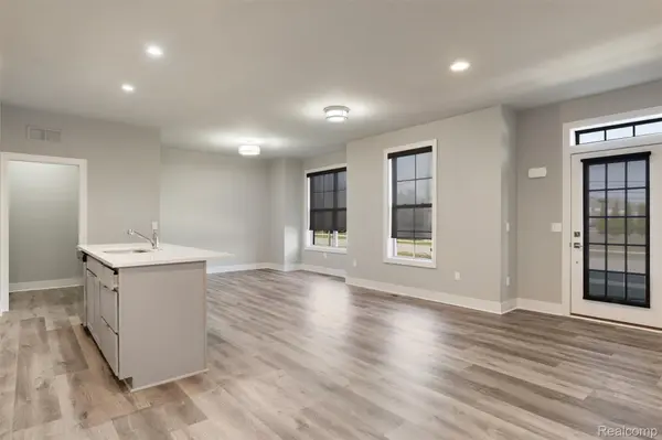 1040 LAMB DR #Unit # 5, Troy, MI 48085