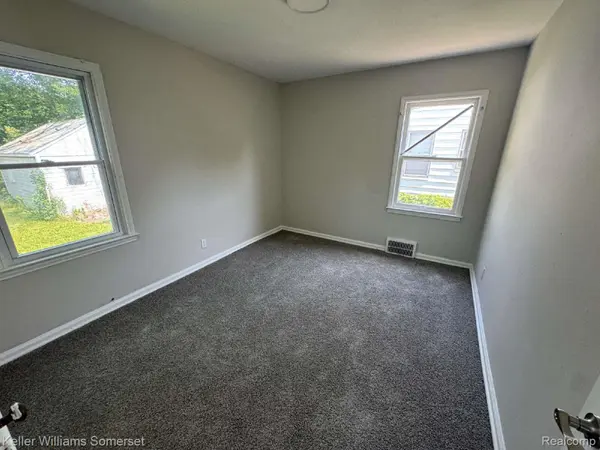 18941 Elkhart ST, Harper Woods, MI 48225