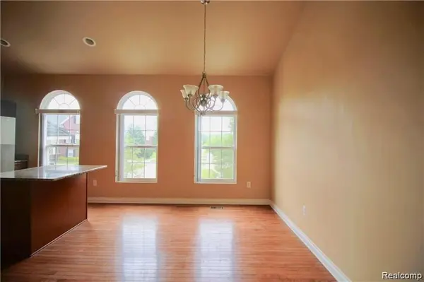 806 Red Run DR, Troy, MI 48085