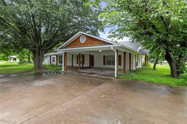 103 S San Jacinto Street, Whitney, TX 76692