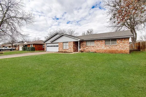 1108 Davis Street, Cleburne, TX 76033