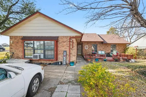 1108 Savannah Drive, Ennis, TX 75119