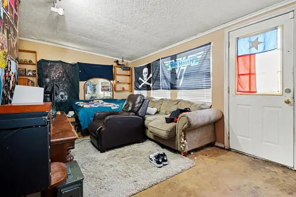 1108 Savannah Drive, Ennis, TX 75119