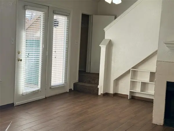 2300 Bamboo Drive #N208, Arlington, TX 76006