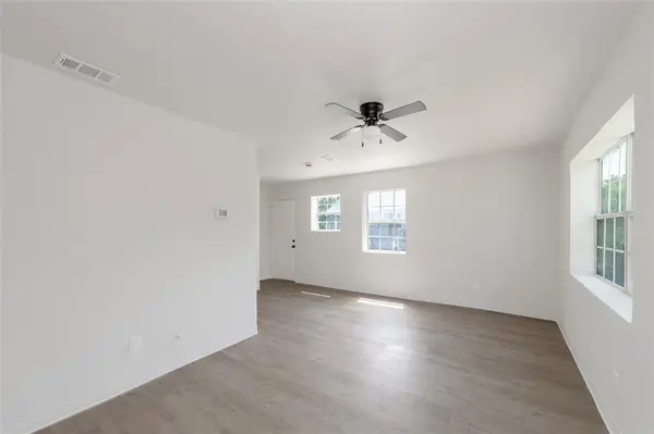 3924 Dismount Street, Dallas, TX 75211