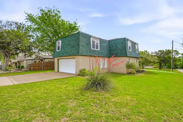 302 Hill Street, Glen Rose, TX 76043