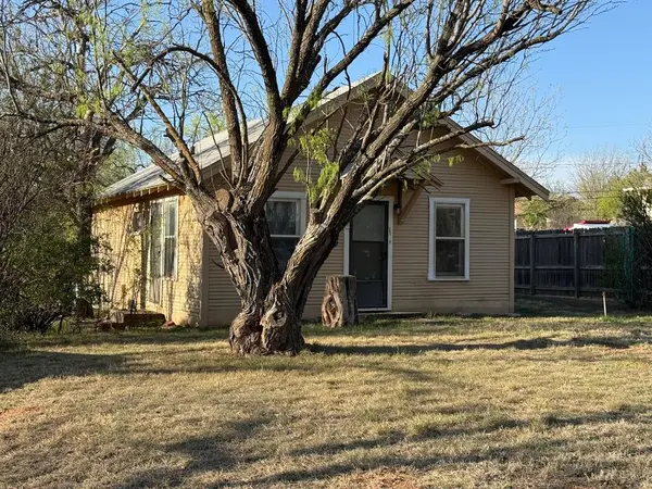 718 E Oliver Street, Stamford, TX 79553