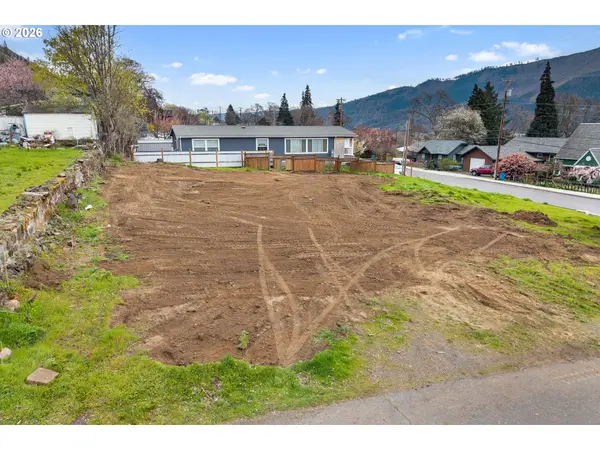 E HUMBOLDT ST, Bingen, WA 98605