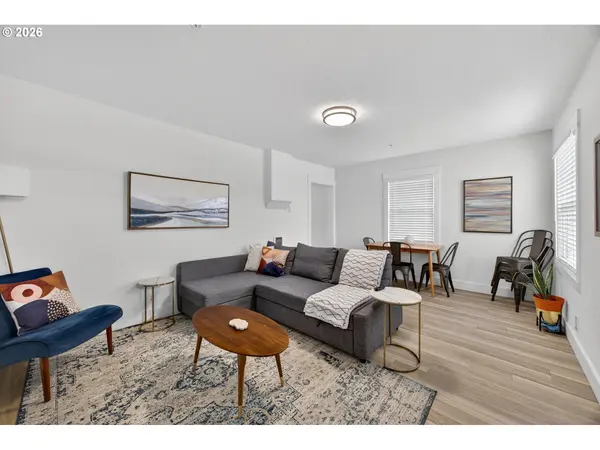 857 S 2ND ST, Coos Bay, OR 97420