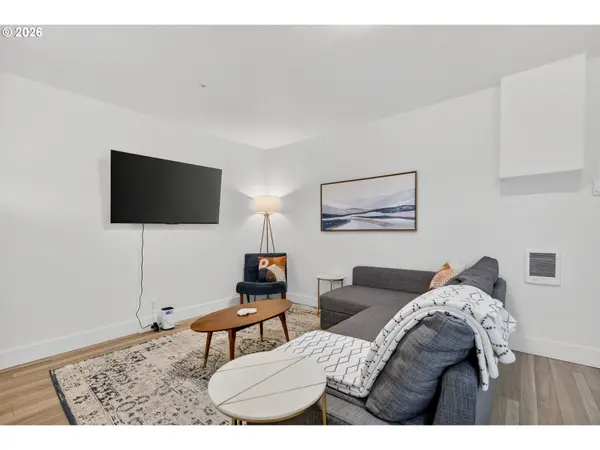 857 S 2ND ST, Coos Bay, OR 97420