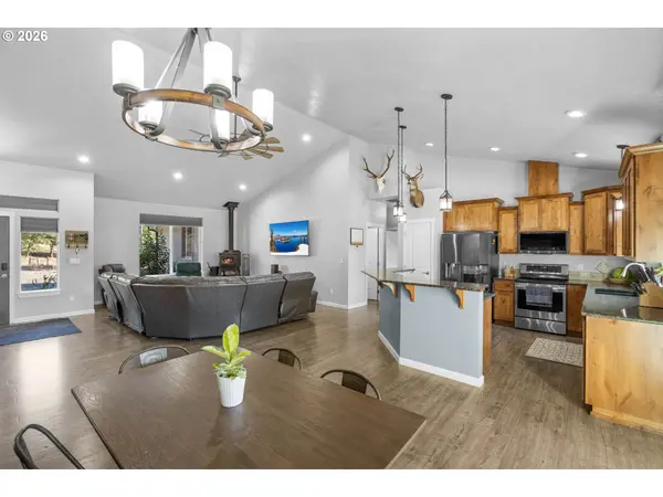 491 OAKWOOD DR, Oakland, OR 97462