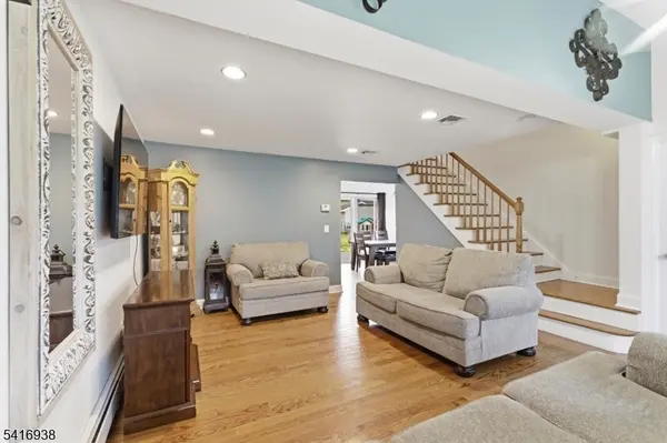 27 Schwarz Blvd, Jefferson Twp., NJ 07849