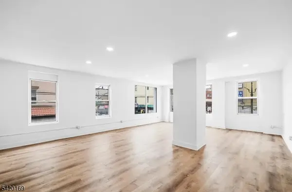 4419 Bergenline Ave, Union City, NJ 07087