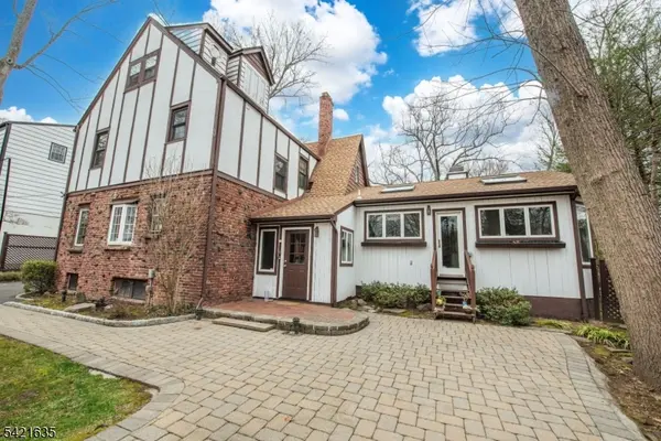 10 Cleveland Rd, Caldwell Boro Twp., NJ 07006