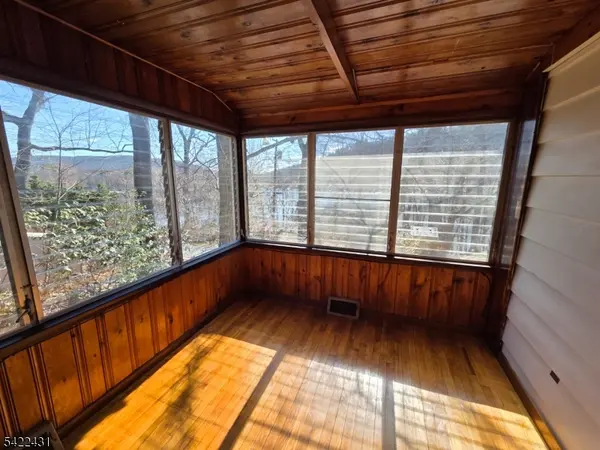 48 W Shore Trl, Sandyston Twp., NJ 07826