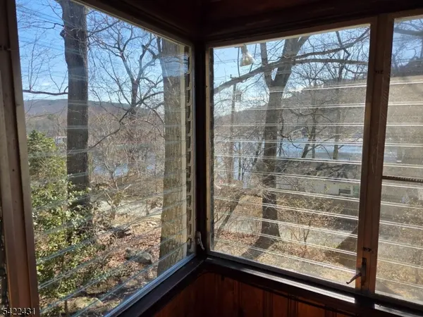 48 W Shore Trl, Sandyston Twp., NJ 07826