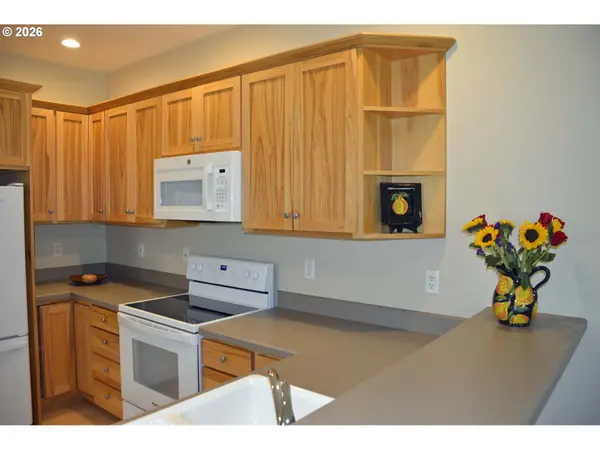 814 HENDERSON RD, Hood River, OR 97031