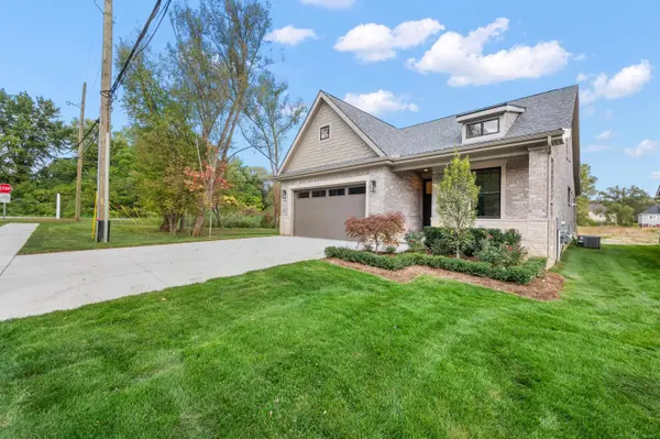 5872 Willow Grove DR, Troy, MI 48085