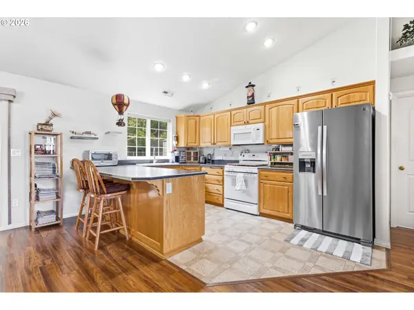 2825 FIR CT, Sweet Home, OR 97386