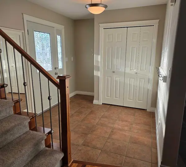 6138 11 AVE, Edson, AB T7E 1Y8