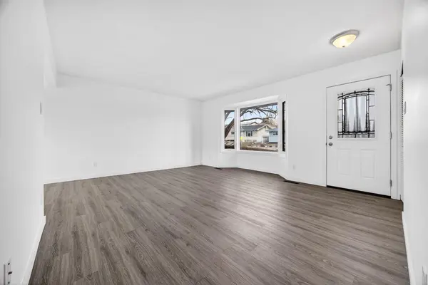 507 Mcintosh RD NE, Calgary, AB T2E 5Z2