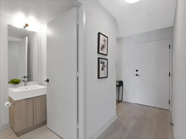 35 Rolling Mills RD #N566, Toronto C08, ON M5A 0V6