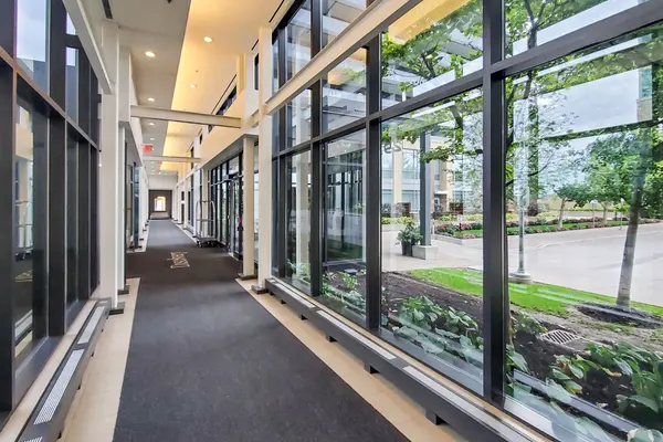 33 Singer CT #2710, Toronto C15, ON M2K 0B4