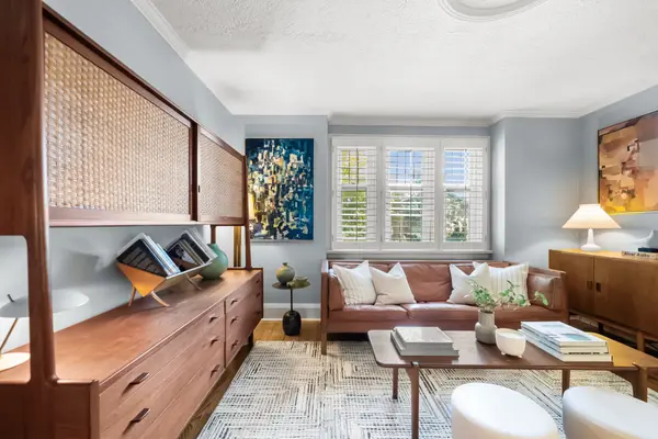 26 MacNaughton RD, Toronto C11, ON M4G 3H4