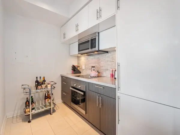 8 Mercer ST #2007, Toronto C01, ON M5V 0C4