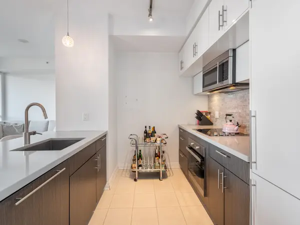 8 Mercer ST #2007, Toronto C01, ON M5V 0C4