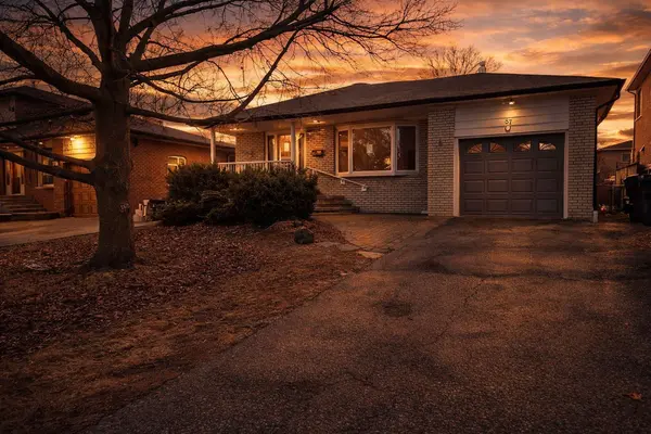 87 Euclid AVE, Toronto E10, ON M1C 1J8