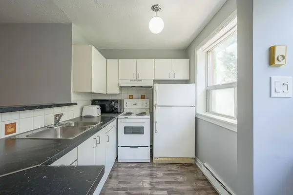 1346 Queen ST E #1, Toronto E01, ON M4L 1C5