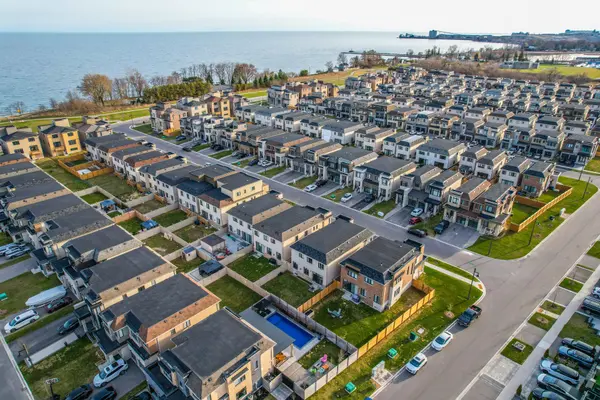 47 Clipper LN, Clarington, ON L1C 4B1