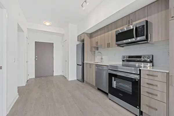 1010 Sandy Beach RD #405, Pickering, ON L1W 0C7