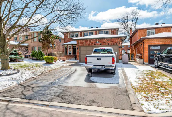 39 Freeman RD, Markham, ON L3P 4E9