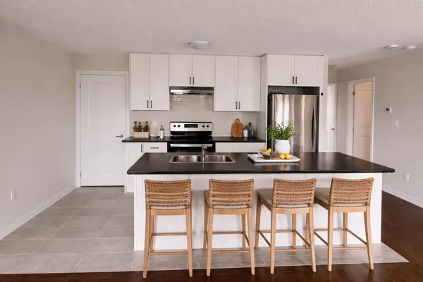 140 Nottingham RD #1, Barrie, ON L9J 0L7