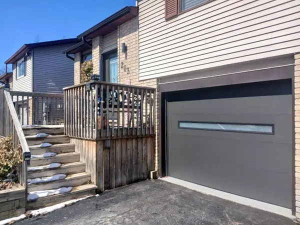 203 Burns CIR, Barrie, ON L4N 6A5