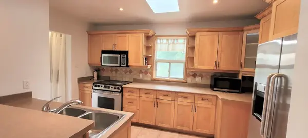 2 Rufford RD, Toronto W06, ON M8W 4V4